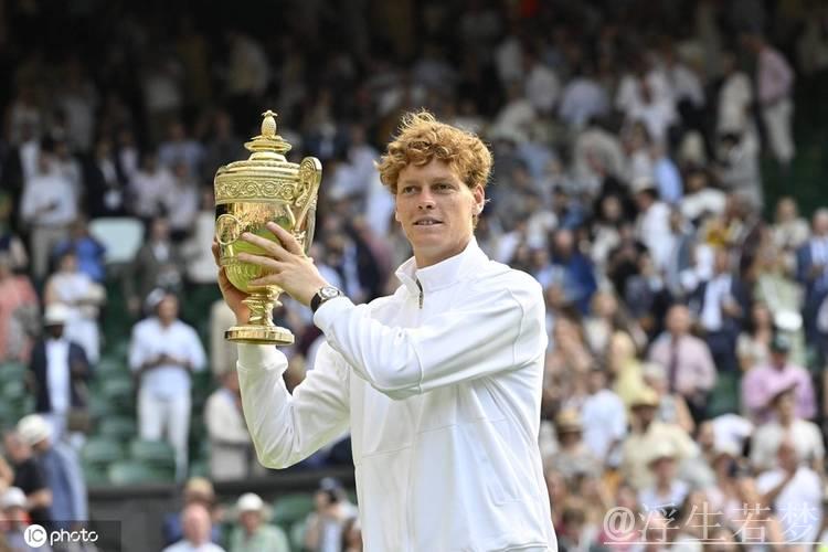 阿尔卡拉斯横扫三项大奖，辛纳连续三年人气王