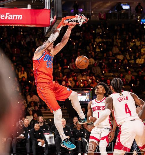 神射兄弟！卡姆-斯潘塞末节三分连中，全场三分6投全中狂砍20分